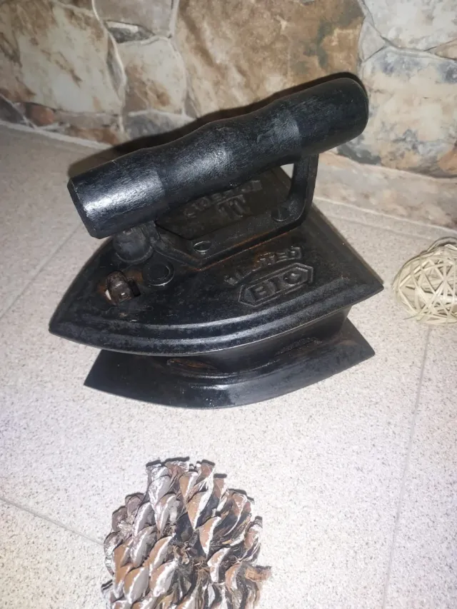 Ferro da stiro in ferro