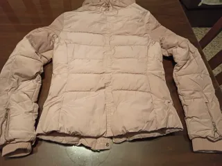 Cazadora rosa acolchada Bershka