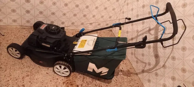 Cortacésped Mac Allister con traccion