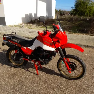 Moto Guzzi NTX 650 Roja y Blanca