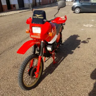 Moto Guzzi NTX 650 Roja y Blanca