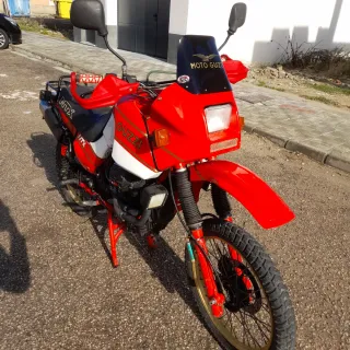 Moto Guzzi NTX 650 Roja y Blanca