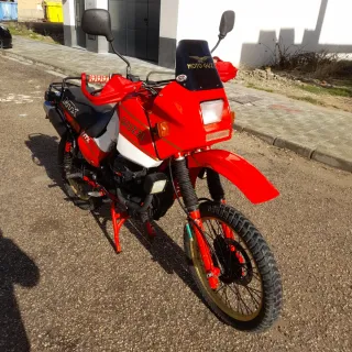 Moto Guzzi NTX 650 Roja y Blanca