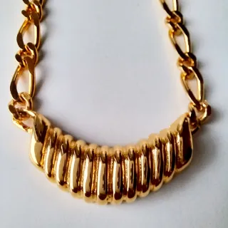 Collar cadena detalle central.