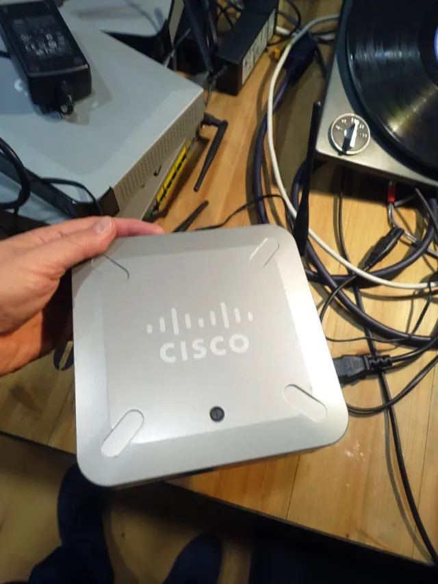 Router Cisco SRP 521W Business Pro