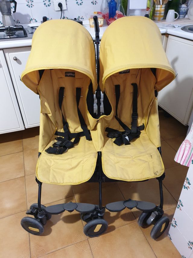 Carrinho duplo Peg Perego Pliko amarelo