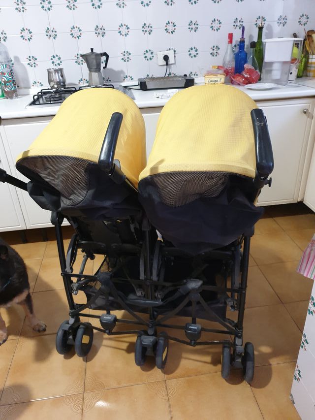 Carrinho duplo Peg Perego Pliko amarelo