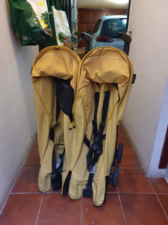 Carrinho duplo Peg Perego Pliko amarelo