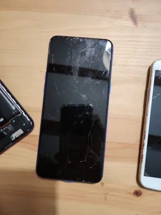 Móviles rotos para piezas