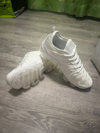 2 PARES DE ZAPATILLAS NIKE BLACAS