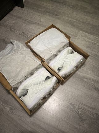 2 PARES DE ZAPATILLAS NIKE BLACAS