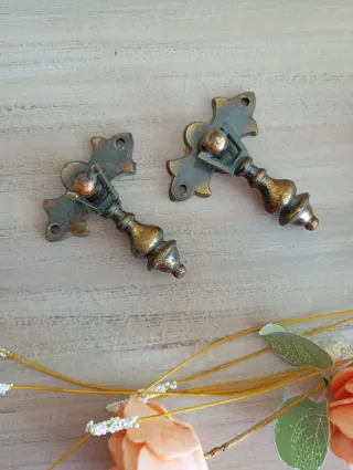 Conjunto de 2 Tiradores antiguos metal dorado