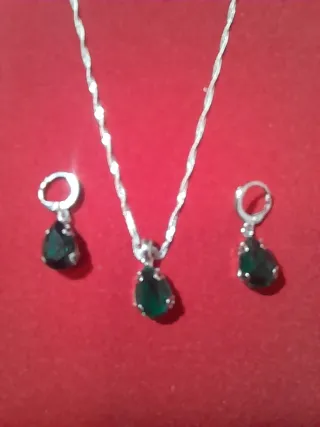 Conjunto de plata de ley con circonita verde