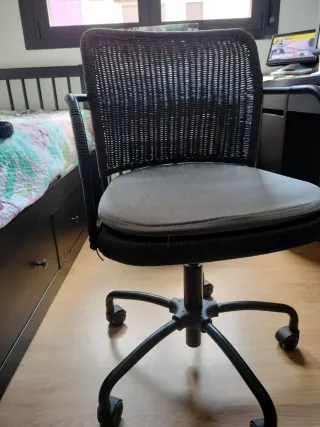 Silla de escritorio con ruedas