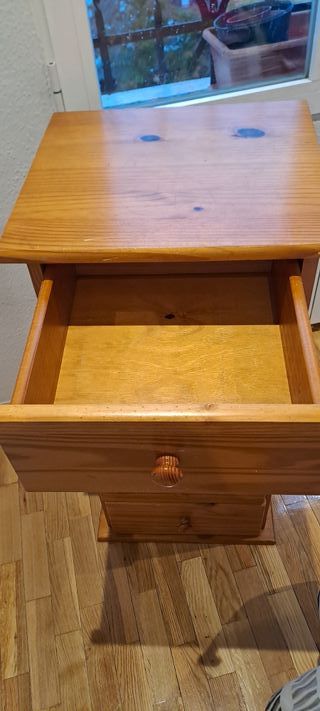 Cómoda de madera.