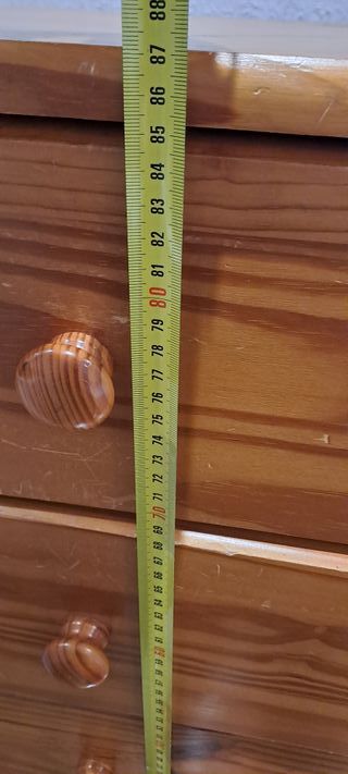 Cómoda de madera.