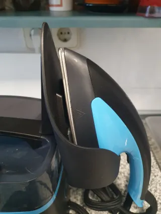 Centro planchado vertical Rowenta + cepillo