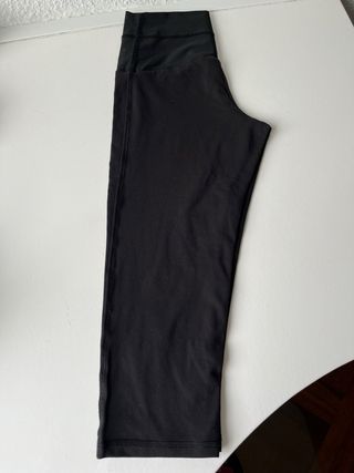 Malla corta deportiva negra