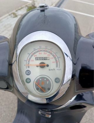 Daelim Besby 125 Scooter Negra