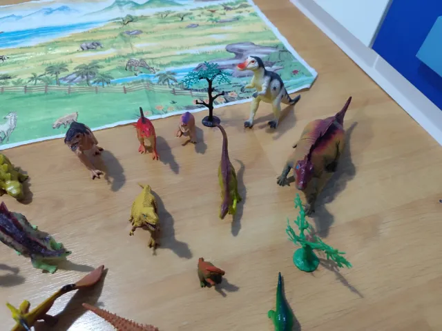Lote de dinosaurios de juguete