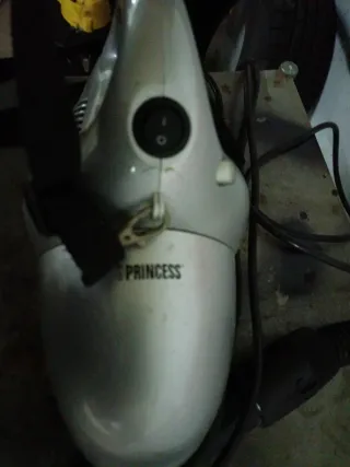 Aspiradora Princess plateada