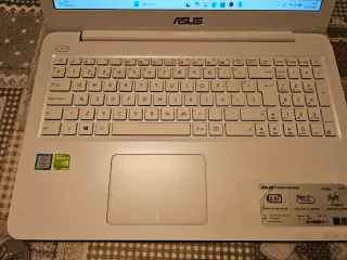 ASUS F556UJ Bianco Lucido intel i7