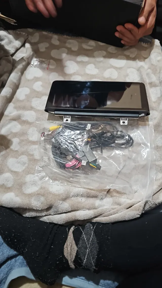 Pantalla BMW con cables