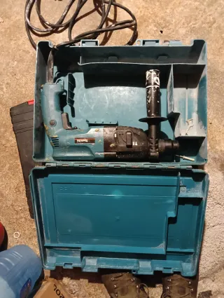 Taladro percutor Makita HR 2020 con maletín