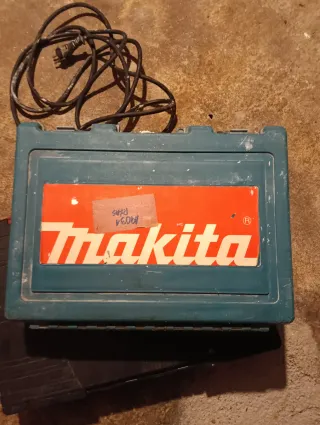 Taladro percutor Makita HR 2020 con maletín