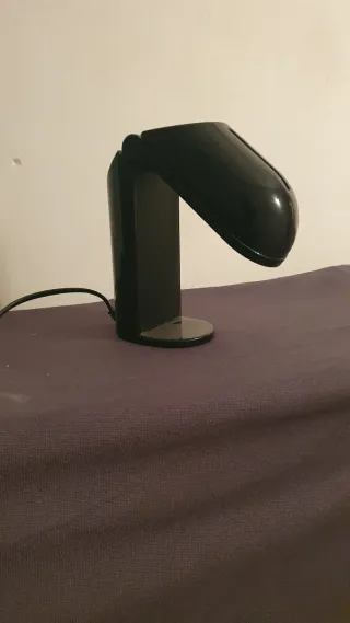 Lampada da comodino o da parete nera