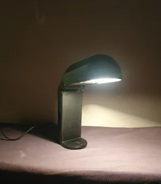 Lampada da comodino o da parete nera