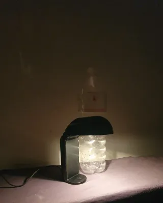 Lampada da comodino o da parete nera