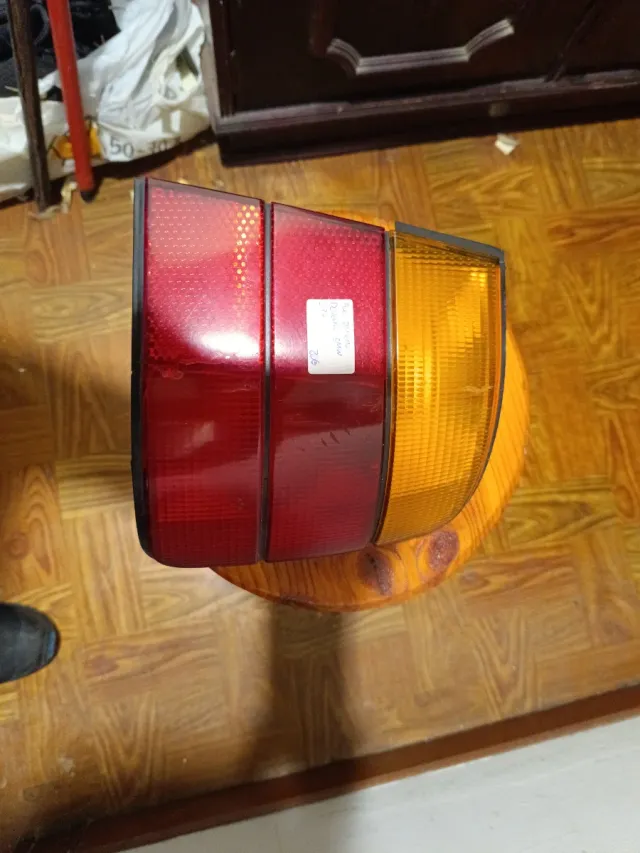 Piloto trasero derecho BMW seríe 5 de los años 80