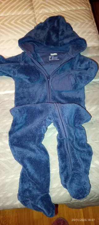 Pijama Mickey y pijama azul. Buzo Bebé