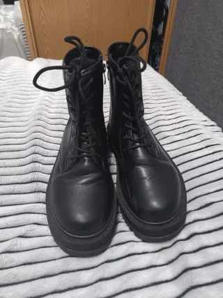 Botas militares estilo Dr. Martens negras