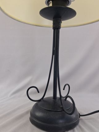 Lámpara de mesa rústica artesanal con pantalla