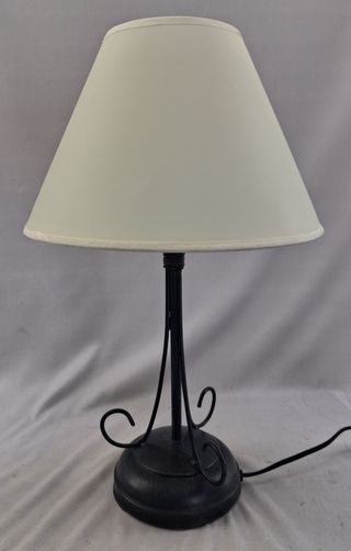 Lámpara de mesa rústica artesanal con pantalla