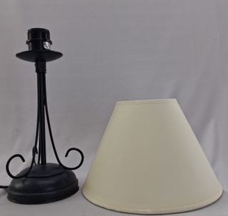 Lámpara de mesa rústica artesanal con pantalla