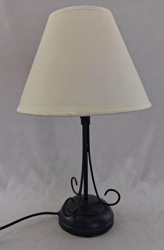 Lámpara de mesa rústica artesanal con pantalla