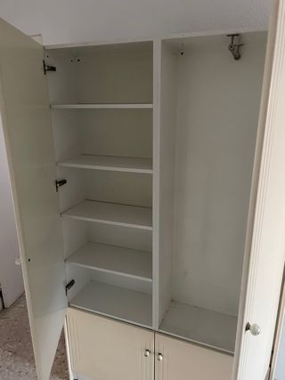 Armario ropero beige de madera