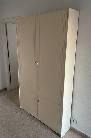 Armario ropero beige de madera