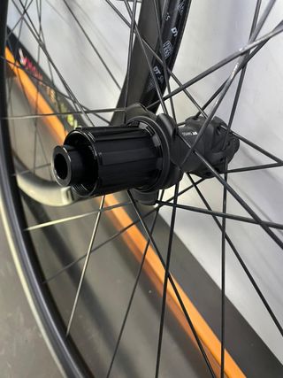 Ruedas DT Swiss 1650 Carbono