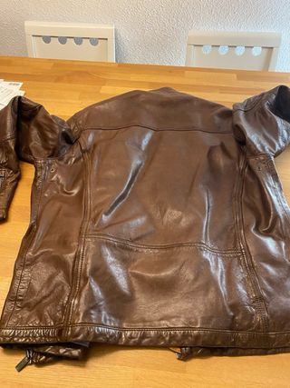 Cazadora de piel marrón