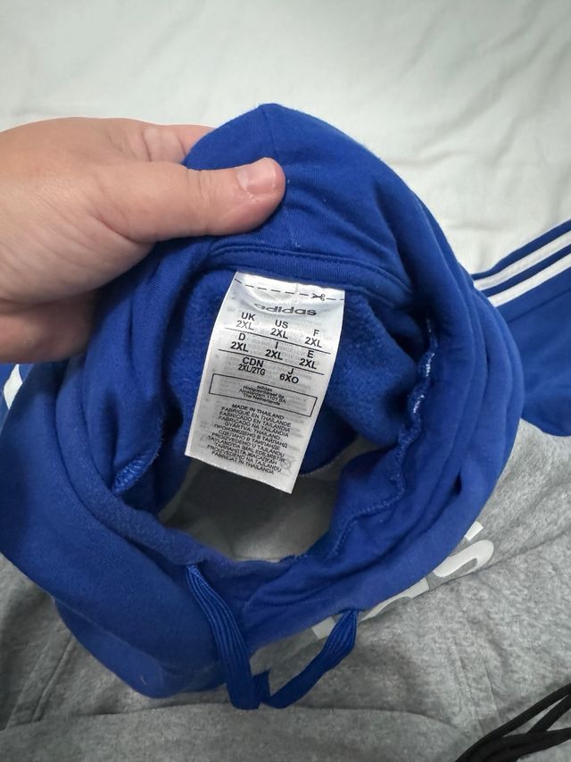Sudadera Adidas Gris y Azul medidas 75cm de ancho