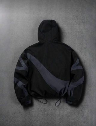 Giacca con cappuccio nera e grigia