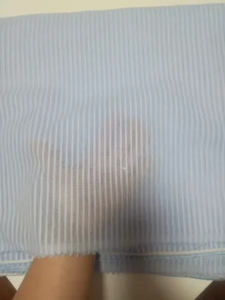 Trozo de tela a rayas azul y blanco