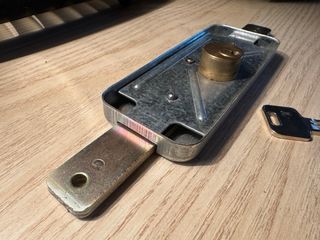 Cerradura persiana MCM con llave