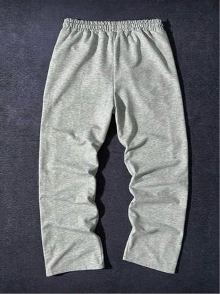 Pantaloni grigi con zip