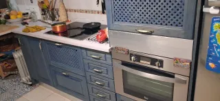 Cocina de madera pintada al agua