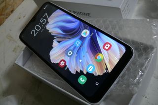 Telemóvel completo na caixa com capa